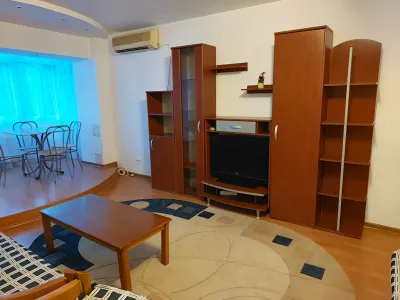 inchiriere apartament Sector 1 București living spatios canapea
